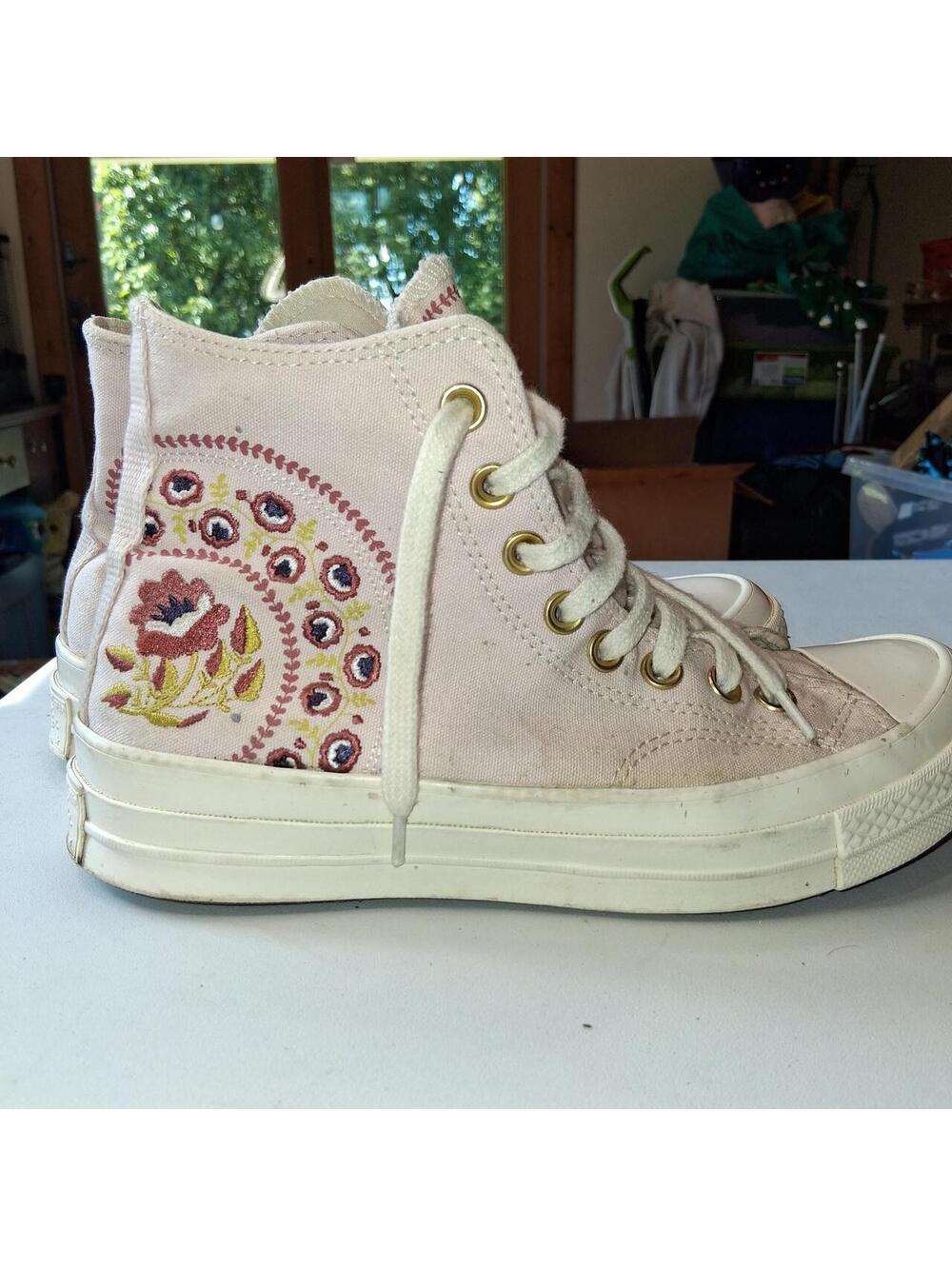 Pink Converse high top sneakers embroidered floral paisley design size 6.5 pink